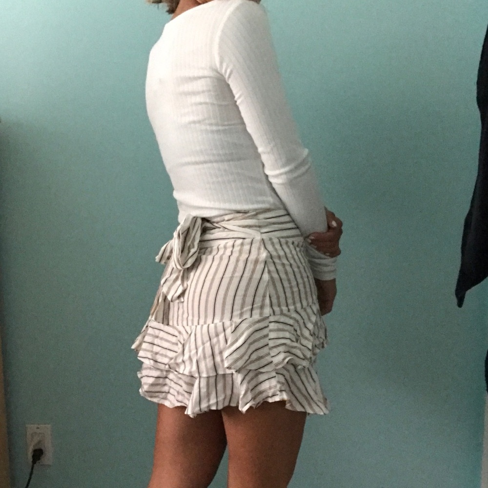 🧡Ruffle Mini Skirt - Picture 3 of 3